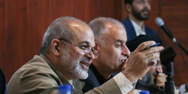 رئیس جمهور خود را متعهد می‌داند در خدمت مردم باشد