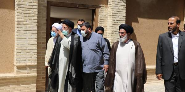 رئیس جمهور از بیت قدیمی حضرت امام در خمین بازدید کرد