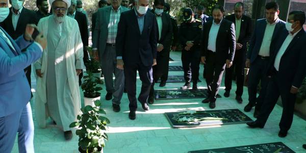 ادای احترام به مقام شامخ شهدا :