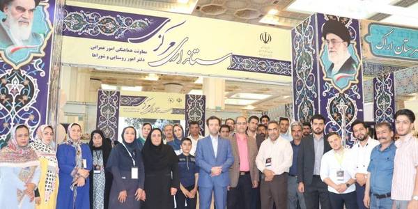 حضور عوامل اجرایی نمایشگاه در کنار مدیر کل دفتر امور روستایی و شوراها در نمایشگاه نمانام های روستایی