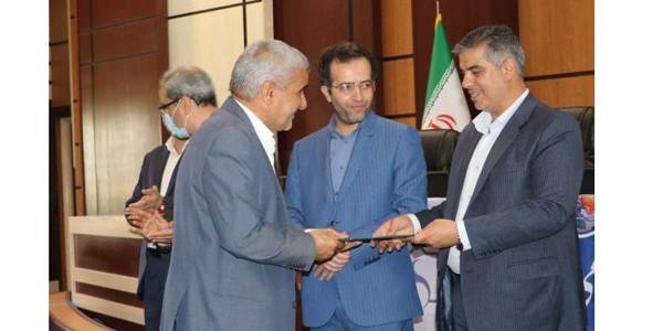 تقدیر مدیر کل امور روستایی و شوراها از کارمند بازنشسته دفتر