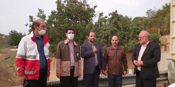 حضور اعضای ستاد مدیریت بحران شهرستان در نقاط سیل خیز شهری