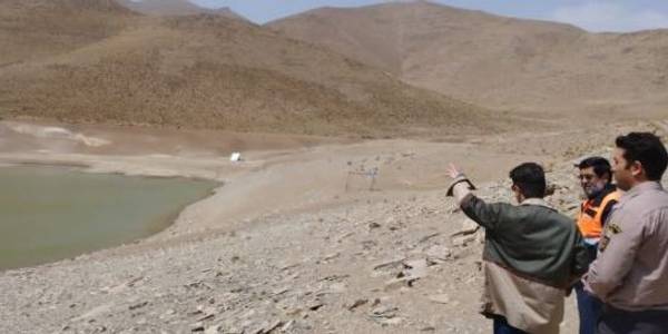 بازدید فرمانداراز بندهای خاکی وطرح های آبخیزداری