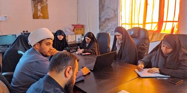 نشست  سرکار  خانم  دکتر اختری  مدیر  کل محترم  امور زنان وخانواده وزارت  کشور  با  فعالان  فرهنگی  واجتماعی کوی  امام علی  (ع)(فوتبال)   با موضوع  بررسی  وضعیت مشکلات  ومسائل و آسیب های  اجتماعی  محله  140104-31