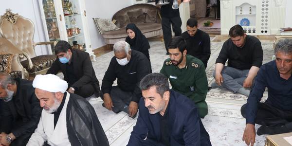 دیدار فرماندار شهرستان شازند با خانواده معظم سردار شهید سید داود احمدی در شهر آستانه