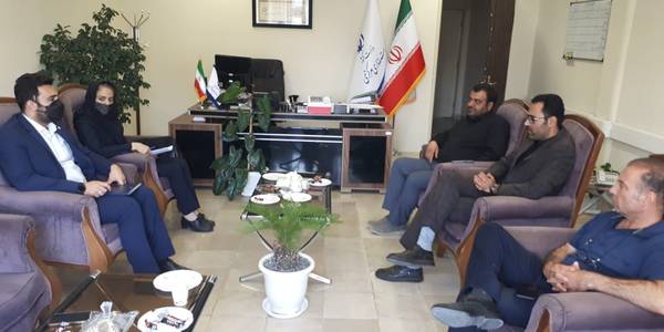 جلسه با مدیر شرکت بیمه رازی