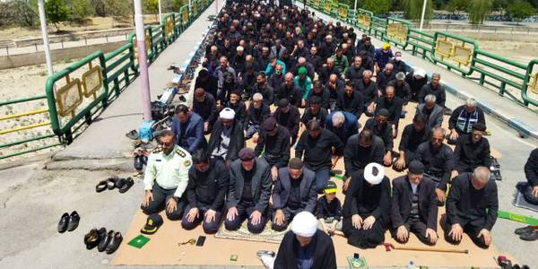 "حضور فرماندار خنداب در نماز ظهر عاشورا "