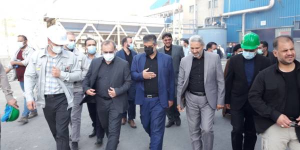 بازدید استاندار مرکزی و معاون هماهنگی امور اقتصادی و توسعه منطقه ای استاندار از شرکت فروسیلیس

مخلص الائمه استاندار مرکزی و معاون هماهنگی امور اقتصادی و توسعه منطقه ای استاندار در سفر یک روزه به شهرستان خمین از شرکت فروسیلیس درشهرک صنعتی خمین بازدید کرد و از نزدیک در جریان مشکلات این واحد تولیدی قرار گرفت.