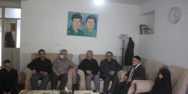 استاندار مرکزی با خانواده شهیدان باقری در شهرستان خمین دیدار کرد