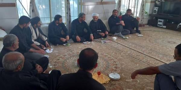 🟠دیدار صمیمی و مشترک آقازیارتی فرماندار شهرستان و حجت الاسلام والمسلمین یعقوبی امام جمعه فراهان با خانواده معزز شهید رضا خواجوی