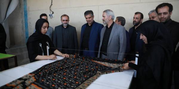بازدید از واحد تولیدی چاپ روسری در روستای چقا سیف الدین شهرستان خمین