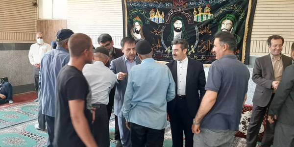 دیدار مردمی روستای ده اصغر با معاون هماهنگی امور اقتصادی و توسعه منطقه ای

معاون هماهنگی امور اقتصادی و توسعه منطقه ای استاندار با مردم روستای ده اصغر ( از توابع بخش سربند شهرستان شازند) دیدار و گفتگو کرد و از نزدیک مشکلات و مطالبات مردم این منطقه را بررسی کرد

سه شنبه ۲۵ مرداد ۱۴۰۱