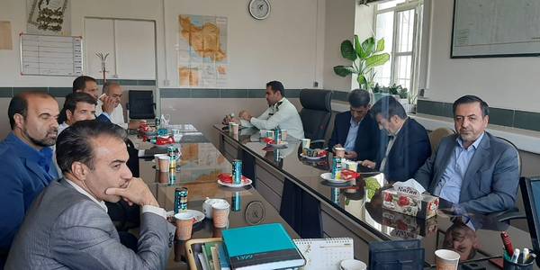 بازدید معاون هماهنگی امور اقتصادی و توسعه منطقه ای استاندار از بخشداری سربند و نشست با بخشدار و کار کنان بخشداری

سه شنبه ۲۵ مرداد ۱۴۰۱