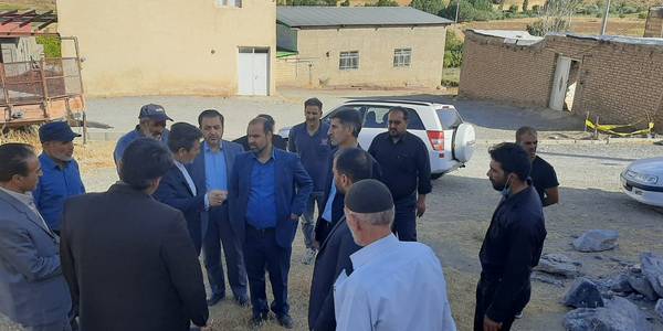 معاون هماهنگی امور اقتصادی و توسعه منطقه ای استاندار دربازدید از روستای ده خرابه کند ،از توابع بخش سربند شهرستان شازند، با مردم این روستا دیدار و مشکلات آنها را بررسی و پیگیری کرد

سه شنبه 25 مرداد 1401