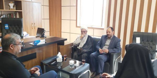 فراهانی سرپرست فرمانداری به اتفاق حجت الاسلام و المسلمین طاووسی امام جمعه شهرستان و معاون فرماندار با حضور در شهرداری، ضمن دیدار با شهردار آشتیان، در جریان اولویت‌ها و برنامه های حوزه شهری آشتیان قرار گرفتند.