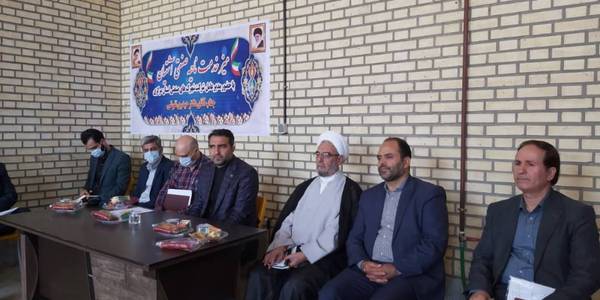 میز خدمت شهرک صنعتی آشتیان با حضور فراهانی سرپرست فرمانداری،حجت الاسلام و المسلمین طاووسی امام جمعه، دکتر حیدری تفرشی مدیرعامل شرکت شهرک های صنعتی استان و معاونین ذیربط و مدیران عامل و نمایندگان واحدهای تولیدی و صنعتی مستقر در شهرک صنعتی آشتیان و ناحیه صنعتی گرکان برگزار گردید.