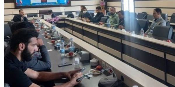 نشست صمیمی فرماندار شهرستان خنداب با برخی از فعالین حوزه خبر درفضای مجازی بمناسبت روز خبرنگار