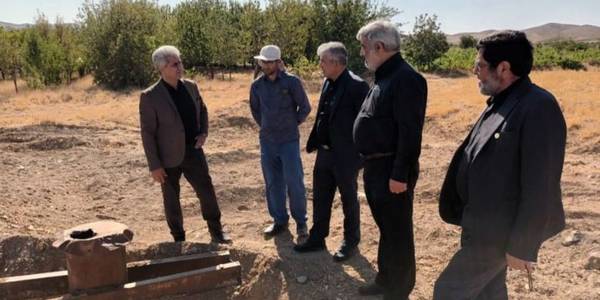 بازدید فرماندار خنداب از مجتمع آبرسانی کمرآب