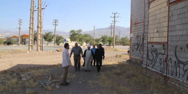 بازدید مهدی الیاسی معاون استاندار و فرماندار ویژ] شهرستان ساوه از روند احداث مجتمع فرهنگی شهر غرق آباد.
