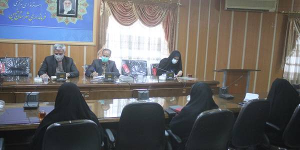 نشست فرماندار با بانوان فعال و شاخص شهرستان خمین برگزار شد
