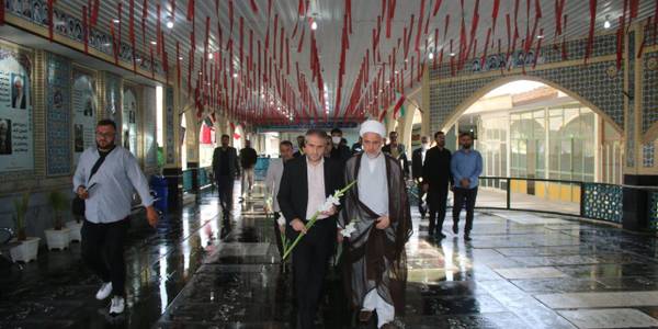 گلباران مزار شهدا به مناسبت گرامیداشت هفته دولت.