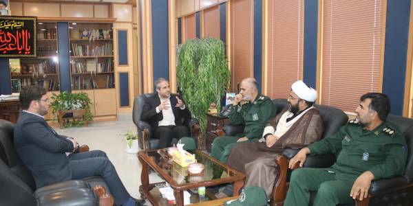 دیدار فرمانده ناحیه مقاومت بسیج ساوه با معاون استاندار و فرماندار ویژه شهرستان ساوه به مناسبت هفته دولت