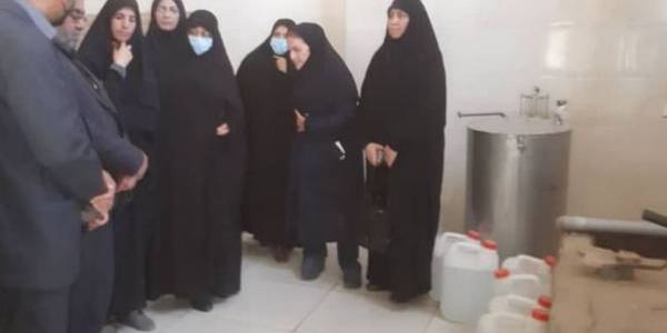 بازدید فرماندار خنداب در معیت مدیرکل زنان وخانواده استانداری از چند واحد تولیدی