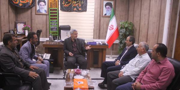 مدیر و کارکنان آموزش و پرورش خمین با فرماندار ديدار كردند