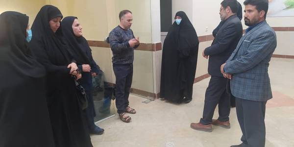 به مناسبت  گرامیداشت هفته دولت  با  حضور  جناب آقای  گازری  فرماندار  محترم  شهرستان  خنداب ، سرکار  خانم مفتح  زاده  مدیر  کل محترم  امور بانوان و خانواده  استانداری ، جناب آقای  میرزایی بخشدار محترم جاورسیان  و هیات همراه از کارگاه تولید  کیف واقع در مرکز کارآفرینی و توسعه  اشتغال شهدای جاورسیان  بازدید به عمل آمد. 1401-06-05