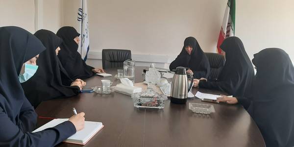 جلسه کمیته  فرهنگی و آموزشی بانوان استان ذیل کمیته استانی ستاد اربعین  به ریاست  سرکار خانم  مفتح زاده  مدیر کل محترم  امور بانوان  و خانواده  استانداری  در محل دفتر ایشان برگزار گردید  .1401-06-08