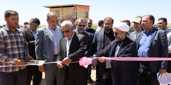 همزمان با هفته دولت با حضور استاندار مرکزی، نماینده مردم تفرش، آشتیان و فراهان در مجلس شورای اسلامی، معاون هماهنگی امور عمرانی استاندار، سرپرست دفتر هماهنگی امور اقتصادی، فرماندار فراهان و جمعی از مدیران پروژه آبیاری تحت فشار و پروژه‌های جهاد کشاورزی (به صورت متمرکز) در روستای شیرین آباد به بهره‌برداری رسید

سه‌شنبه ۸ شهریور ۱۴۰۱