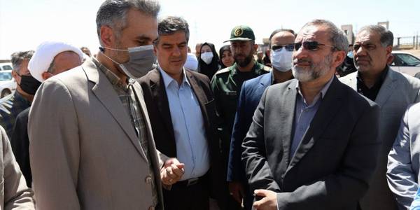 12 واحد مسکن مددجویان شهر پرندک در هفته دولت به بهره‌برداری رسید.