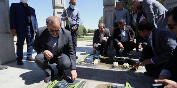 ادای احترام به شهدا در شهرصنعتی کاوه