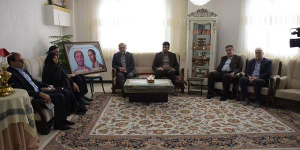دیدار با خانواده شهید عزیزی در اراک