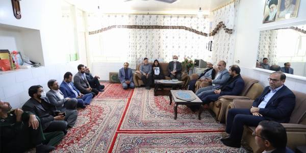 دیدار با خانواده شهید تلخابی در روستای تلخاب شهرستان فراهان