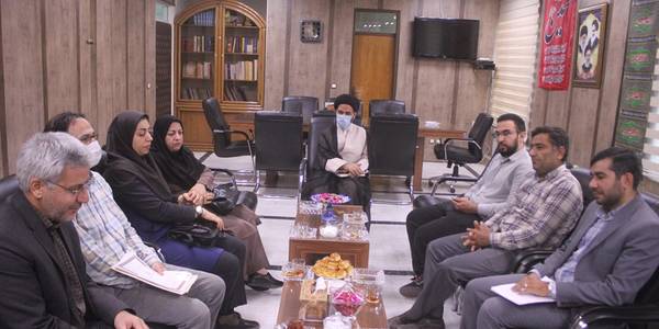نشست رئیس و کارکنان اداره تعاون با فرماندار و امام جمعه خمین برگزار شد