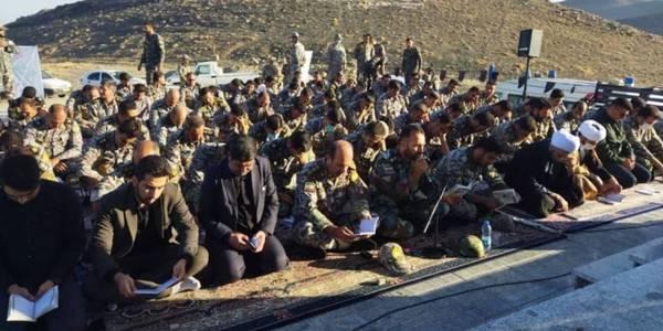 حضور فرماندار شهرستان خنداب در مراسم قرائت زیارت عاشورا بمناسبت روز پدافند هوایی