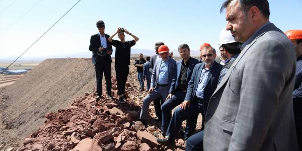 همزمان با هفته دولت با حضور استاندار مرکزی به همراه معاون وزیر صمت، معاون هماهنگی امور اقتصادی و توسعه منطقه ای استاندار، نماینده مردم محلات و دلیجان در مجلس شورای اسلامی، فرمانداران دلیجان و محلات و جمعی از مدیران واحد فیلتر پرس کارخانه تولید مس به بهره‌برداری رسید

پنج‌شنبه ۱۰ شهریور ۱۴۰۱