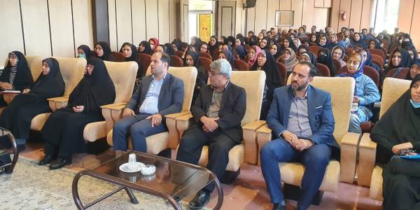 کارگروه اجتماعی ،فرهنگی ،سلامت ،زنان وخانواده شهرستان دلیجان به ریاست جناب آقای براتی زاده فرماندار محترم و با حضور سرکار خانم مفتح زاده مدیرکل محترم امور بانوان وخانواده استانداری واعضای کارگروه وجمعی ازبانوان فعال و منتخب در محل فرمانداری برگزار گردید .1401-06-09