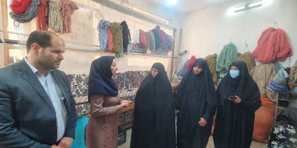 بازدید از  کارگاه فرش  در شهرستان دلیجان  به مناسبت هفته دولت  با  حضور سرکار خانم مفتح زاده  مدیرکل  محترم امور بانوان وخانواده  استانداری ، جناب آقای  براتی زاده  فرماندار محترم  شهرستان دلیجان  و هیات همراه  ازکارگاه فرش  بازدید به عمل آمد .1401-06-09