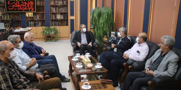 به مناسبت گرامیداشت هفته دولت، رییس و اعضای خانه کارگر شهرستان ساوه  با مهدی الیاسی معاون استاندار و  فرماندار ویژه شهرستان ساوه دیدار و گفتگو کردند.