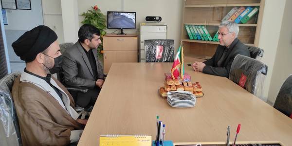 فرماندار و امام جمعه خمین از اداره تعاون ، کار ورفاه اجتماعی شهرستان بازدید کردند