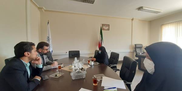 نشست با جناب آقای شعبانی رئیس  محترم سازمان فرهنگی ، اجتماعی  و ورزشی و جناب آقای میر داودی مسئول روابط  عمومی  شهرداری اراک  به ریاست سرکار خانم  مفتح زاده  مدیر کل محترم امور بانوان و خانواده  با  موضوع تبیین مواد قانونی  5-22-28-32  قانون حمایت از خانواده  وجوانی جمعیت و تشریح  وظایف محوله به شهرداری در قانون مذکور در محل دفتر امور بانوان و خانواده  استانداری برگزار گردید  .1401-06-12