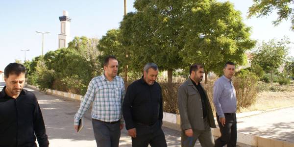 بازدید سرزده فرماندار فراهان از ادارات و تاکید بر تکریم ارباب رجوع