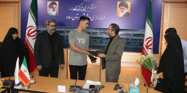 تجلیل از ملی پوش نوجوان هندبالیست ساوجی