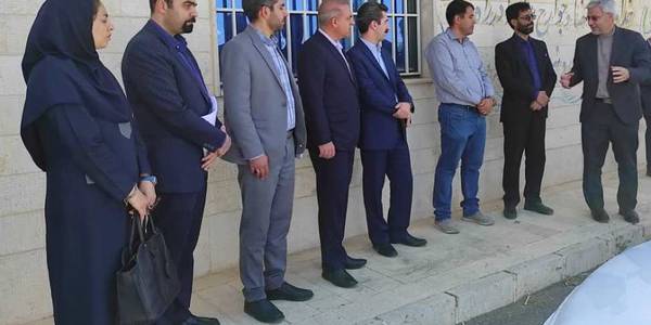 فرماندار و مدیر کل تعاون ، کار و رفاه اجتماعی استان از ورزشگاه کارگران خمین بازدید کردند