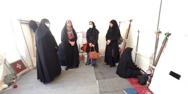 با حضور سرکار خانم مفتح زاده مدیر کل محترم امور بانوان و خانواده استانداری و هیات همراه از کارگاه آموزشی بافت فرش ، تابلو و  گلیم در شهر فرمهین بازدید بعمل آمد .1401-06-15