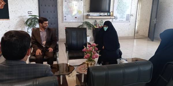 دیدار با مدیر محترم آموزش  و پروورش  شهرستان فراهان 
سرکار خانم مفتح زاده مدیر کل محترم امور بانوان  وخانواده  استانداری با  جناب آقای  داودآبادی مدیر محترم آموزش و پرورش شهرستان  فراهان درمحل دفتر فرماندار و در خصوص مشکلات آموزشی و تربیتی بحث و تبادل نظر نمودند .1401-06-15