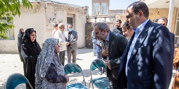 استاندار مرکزی: انقلاب اسلامی به برکت خون شهدا قدرت مطلق منطقه است