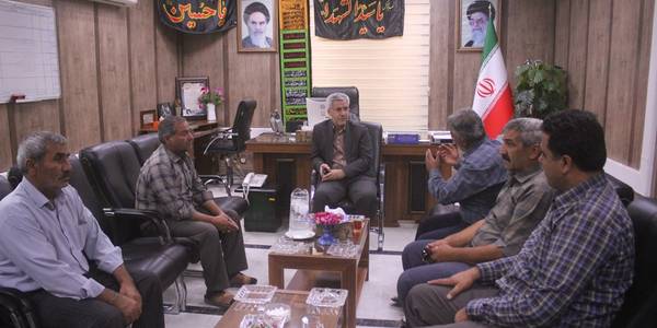 نشست فرماندار با تعدادی از رانندگان خودروهای سنگین شهرستان خمین برگزار شد